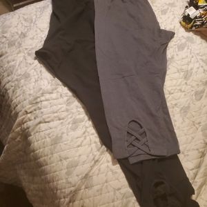 2 pairs of leggings (capri) SOLD